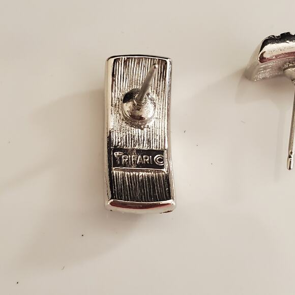 Vintage Crown Trifari Rhinestones Black Enamel‎ Stud Earrings Silver Tone - Picture 5 of 6